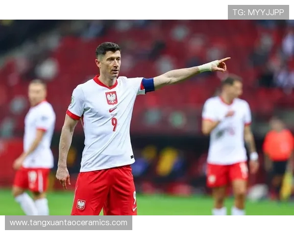 波兰主帅质疑莱万伤势解释认为肌肉撕裂无法高速奔跑 波兰主帅质疑莱万伤势解释认为肌肉撕裂无法高速奔跑