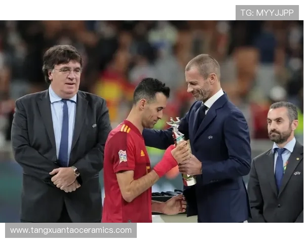 西班牙裁判委员会主席表示对国家德比执法表现整体感到非常满意 西班牙裁判委员会主席表示对国家德比执法表现整体感到非常满意