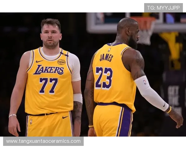 原创狄龙砍下33分，东契奇38分11篮板，太阳客场大胜湖人终结七连胜